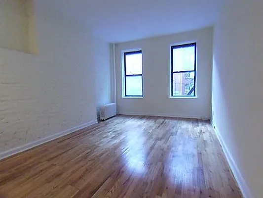 Rented by City Connections Realty | media 18