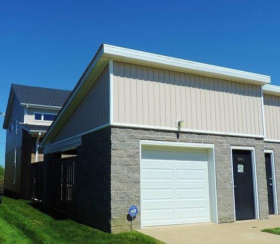 1st image of 927 McClanahan Ln