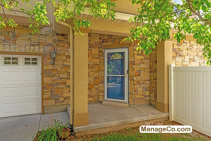 3 bed, 2.5 bath, 1430 sqft, $2,250 — Photo 2