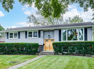 1733 E Algonquin Rd, Des Plaines, IL 60016