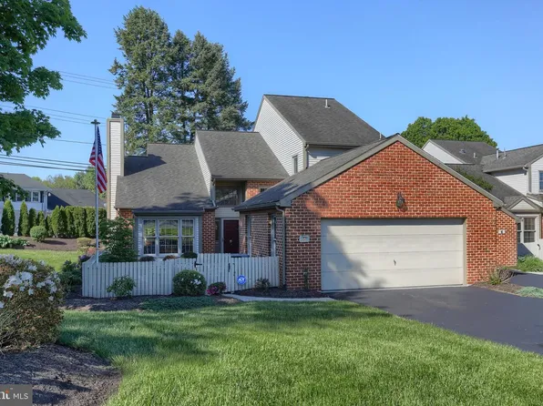 4 Cambridge Dr, Hershey, PA 17033