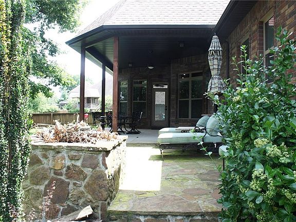 5th image of 500 NE Lake Pointe Pl