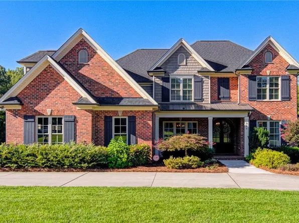 384 Cedar Trl, Winston Salem, NC 27104