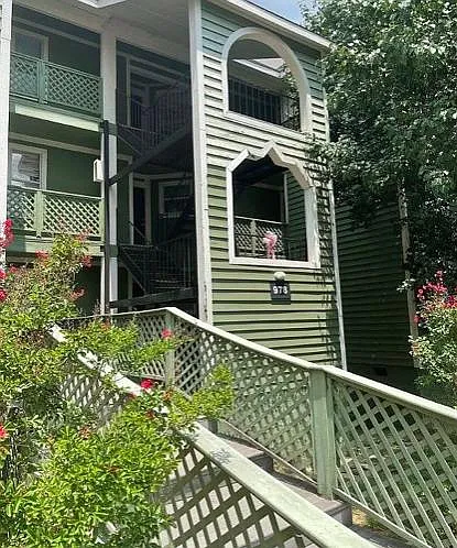2 bed, 1020 sqft, $1,200 — Photo 1