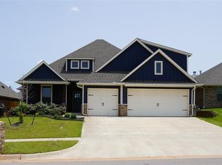 5500 Carmel Creek Dr, Mustang, OK 73064