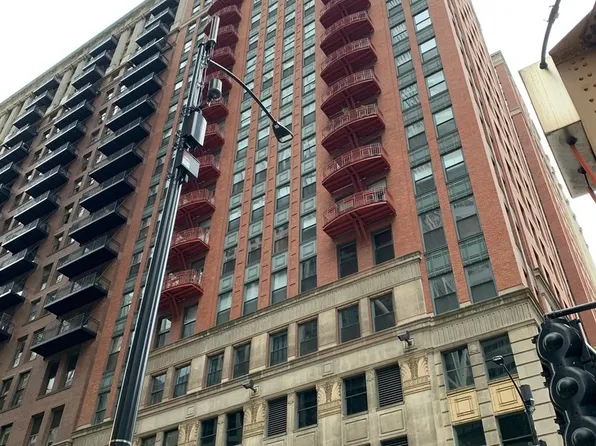208 W Washington St APT 1403, Chicago, IL 60606