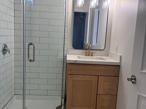 5th image of 4323 Berenice Ave