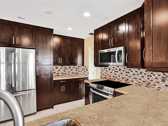 5th image of 215 SE 3rd Ave APT 501C