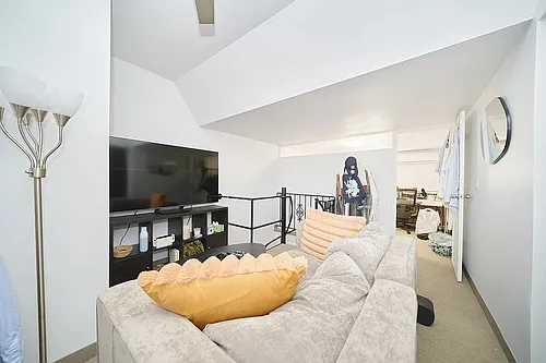 219 E 25th St #1F Photo 1