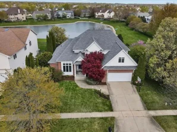 2706 Pine Valley Dr, Champaign, IL 61822