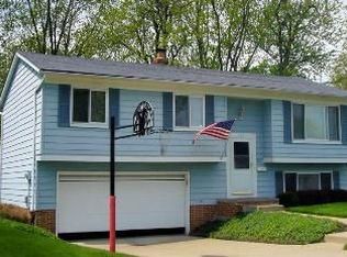 292 Bayshore Dr, Eastlake, OH 44095