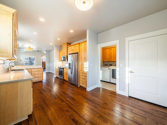 5th image of 575 Windsong Way