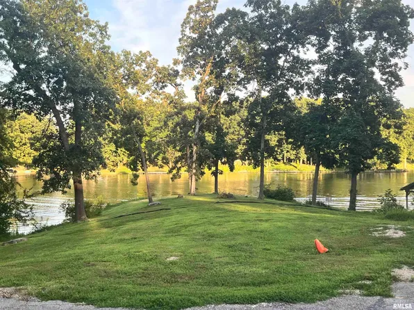 15977 Vine Ln, Girard, IL 62640