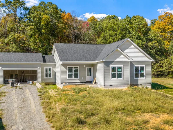 3280 Haymakertown Rd, Troutville, VA 24175