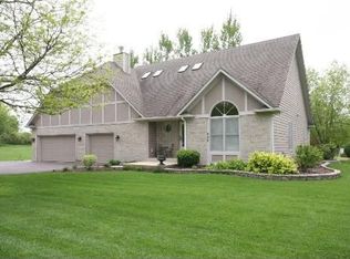 645 Deborah St, Gilberts, IL 60136