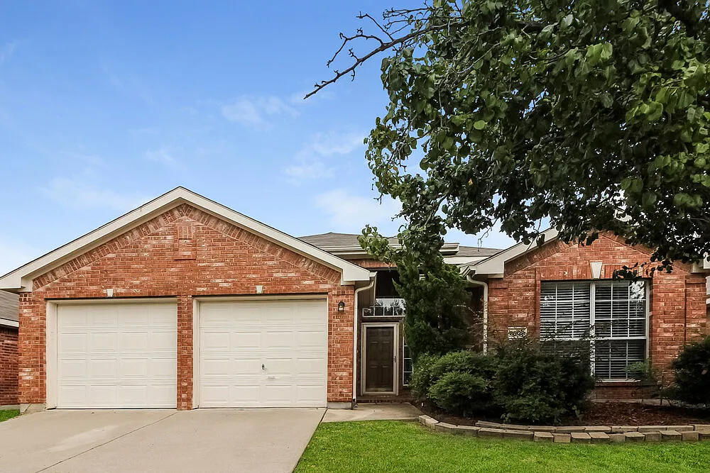 3 bed, 2.0 bath, 1745 sqft, $2,440 — Photo 1