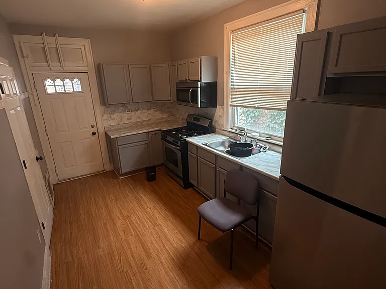 7717 S East End Ave #2 — Photo 4