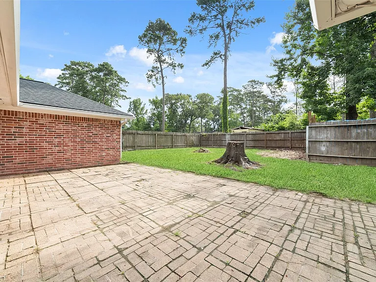 25602 Oakhurst Dr — Photo 25
