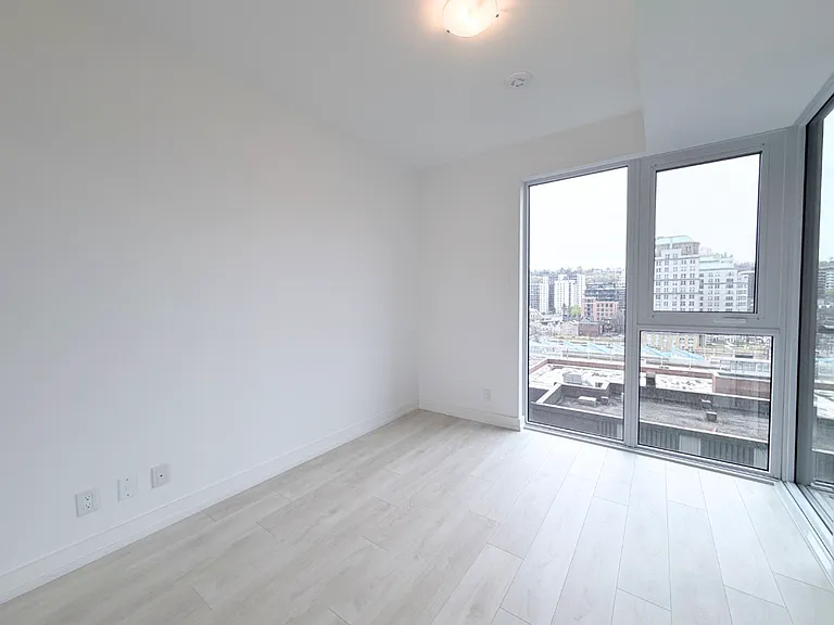 75 James St S #824-921 — Photo 12