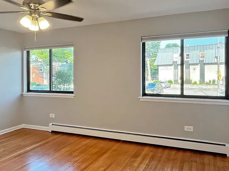 516 Des Plaines Ave. — Photo 10