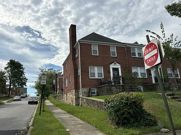 3rd image of 1555 Northwick Rd