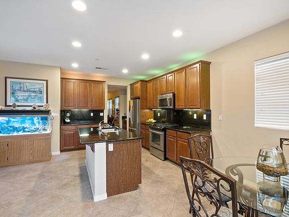 3rd image of 538 Chandler Ct