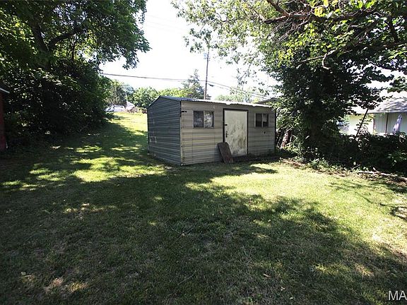 3rd image of 904 Camilla St