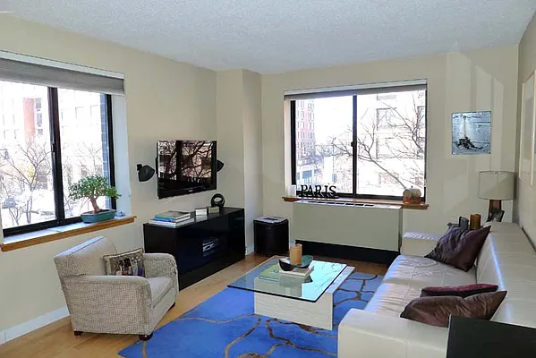 Sold by CCG Real Estate Brokerage | media 10