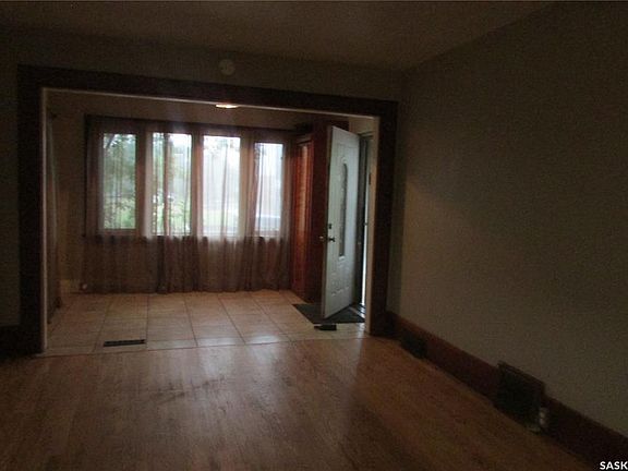 4th image of 1359 Elphinstone St