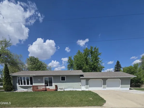 112 3rd Ave SE, Gwinner, ND 58040
