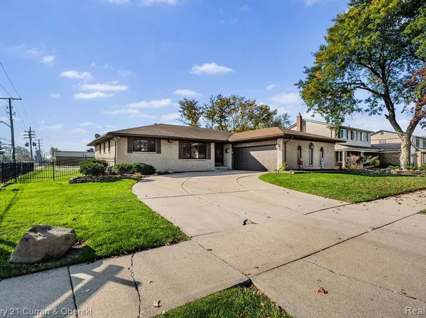26209 Lawrence Dr, Dearborn Heights, MI 48127