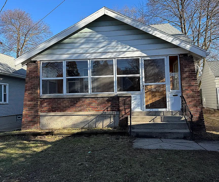 1st image of 1918 Thelma Ave SE