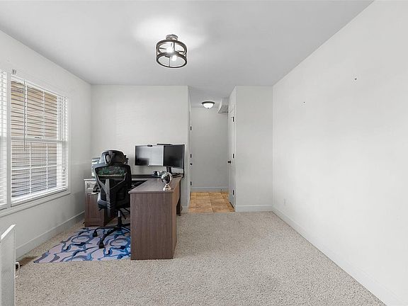 5th image of 224 Rockport Dr