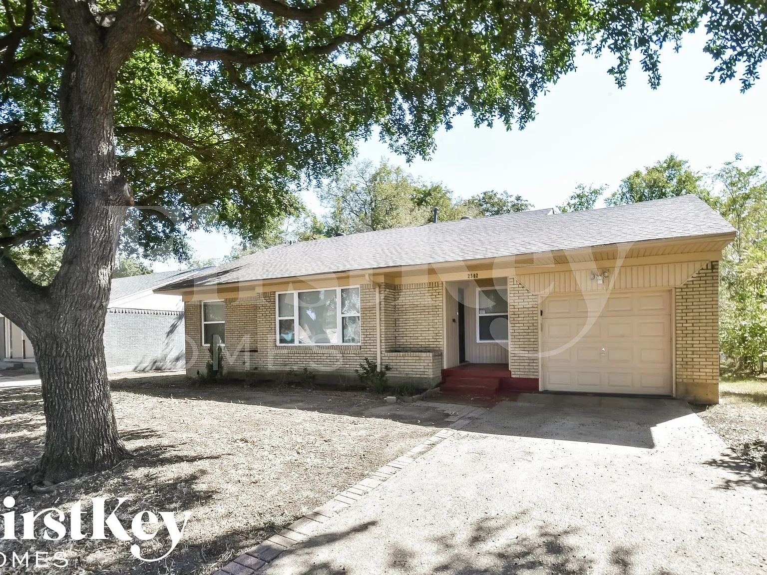 4 bed, 2.0 bath, 2072 sqft, $2,040 — Photo 2