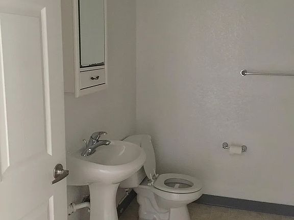 3rd image of 401 W Park St APT 1