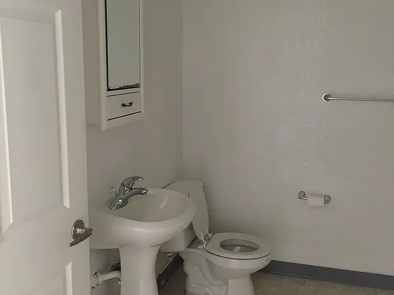 401 W Park St #1 — Photo 3