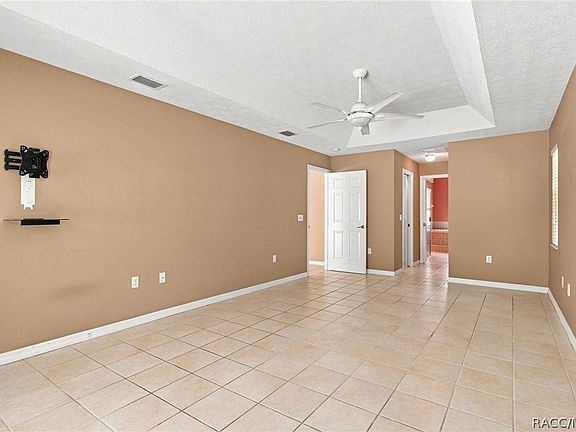 3rd image of 5928 N Oakmont Dr