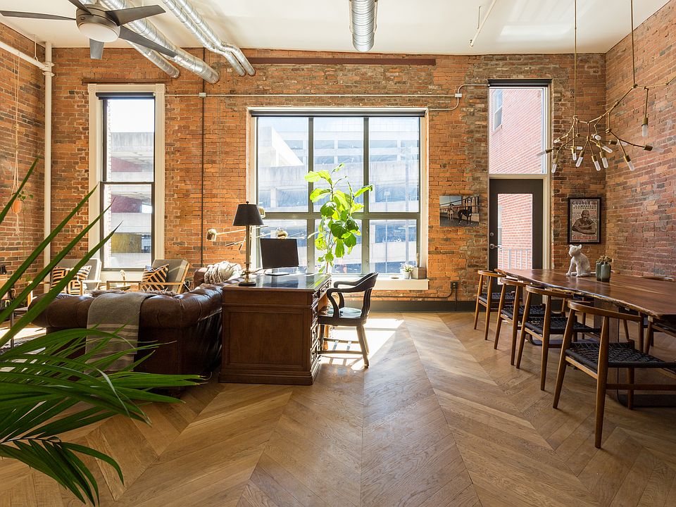 Large open floor plan. Remote controlled roller black out shades on windows.