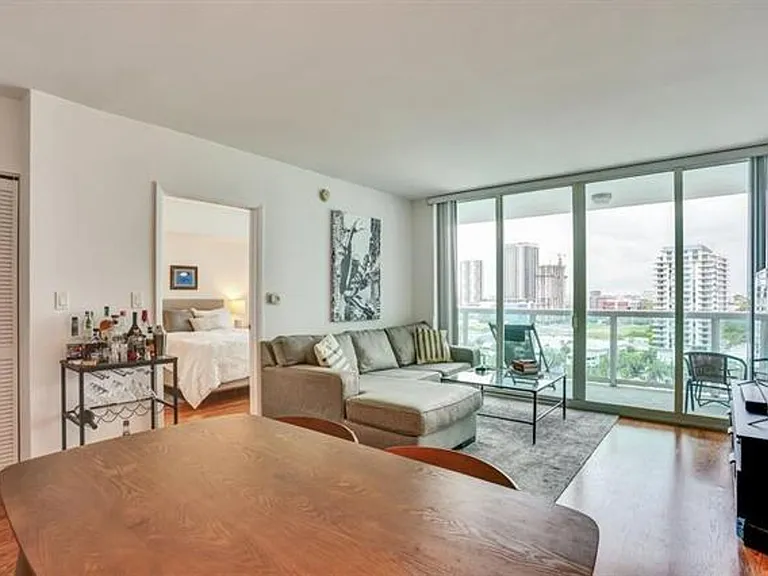 1800 N Bayshore Dr #1610 — Photo 10