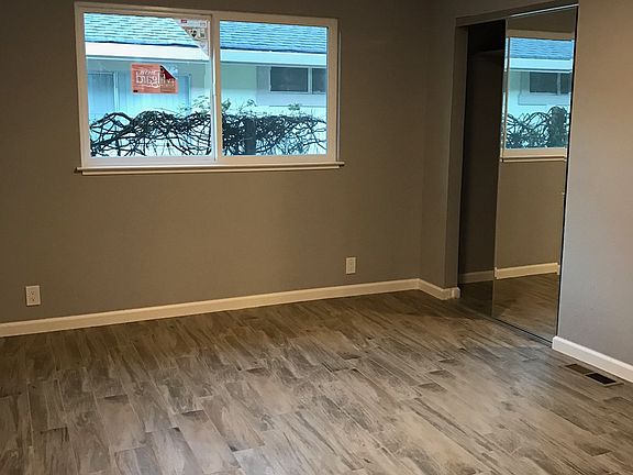 4th image of 102 Western Dr