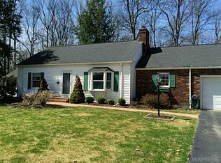 42 South Ln, Orchard Park, NY 14127