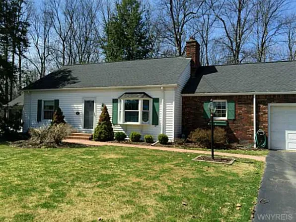 42 South Ln, Orchard Park, NY 14127