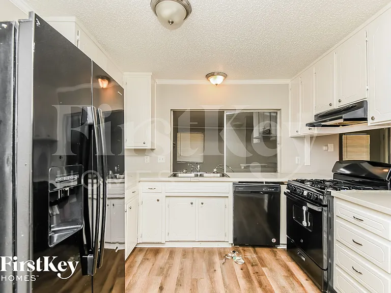244 E Malone Ave — Photo 7