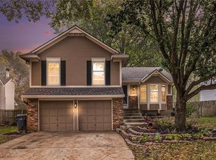 12537 S Brougham Dr, Olathe, KS 66062