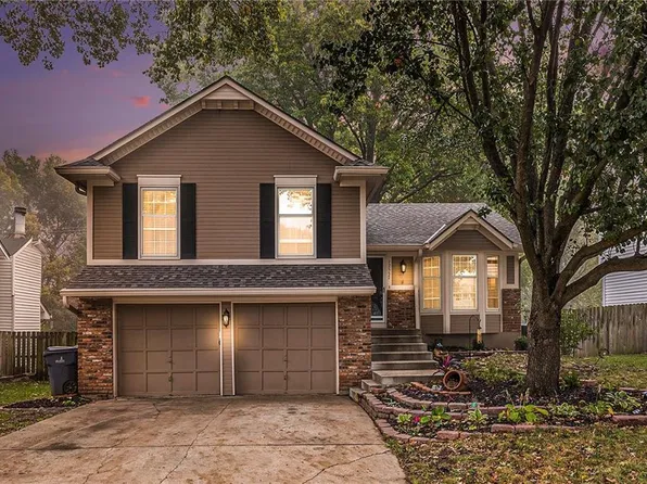 12537 S Brougham Dr, Olathe, KS 66062