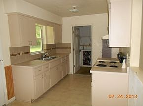 5th image of 5495 NE 12th Ave