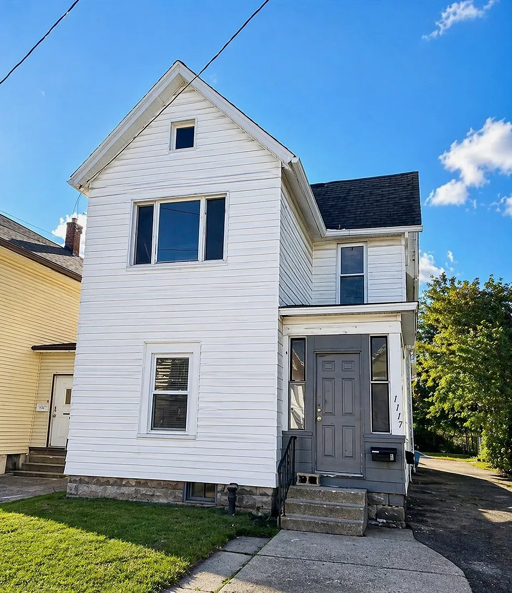 Building Photo - 1117 E 9th St #2