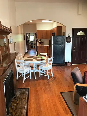 Rented by PLUSH REALTY Inc | media 27