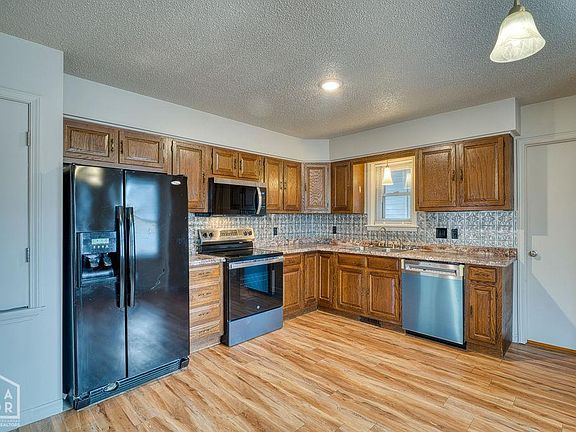 5th image of 1609 Hillcrest Dr