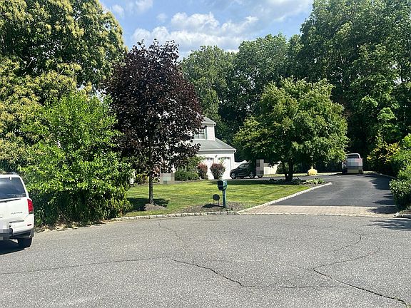 3rd image of 5 Keystone Ct